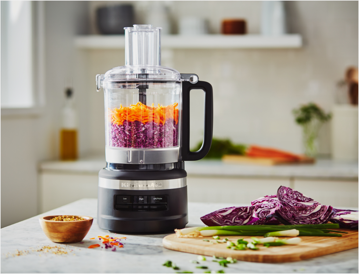 https://www.kitchenaid-mea.com/var/sandwatch/storage/images/mea/ka/product-detail-page-modules/2.1-l-food-processor-5kfp0919/you-re-in-control/6076043-8-fre-BE/Tout-maitriser-avec-art.jpg