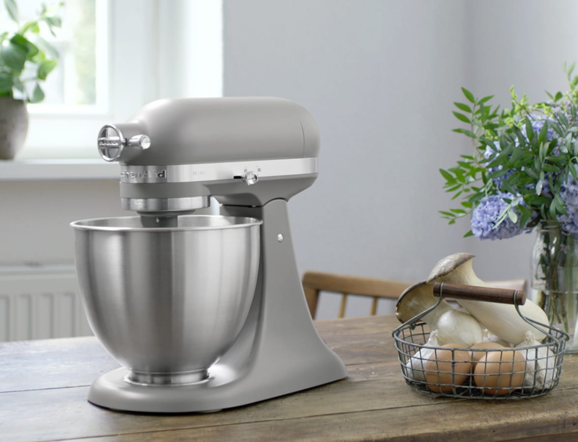 https://www.kitchenaid-mea.com/var/sandwatch/storage/images/mea/ka/product-detail-page-modules/3-3-l-stand-mixer-5ksm3311x/the-fun-in-functional/5931427-14-eng-GB/The-fun-in-functional.jpg