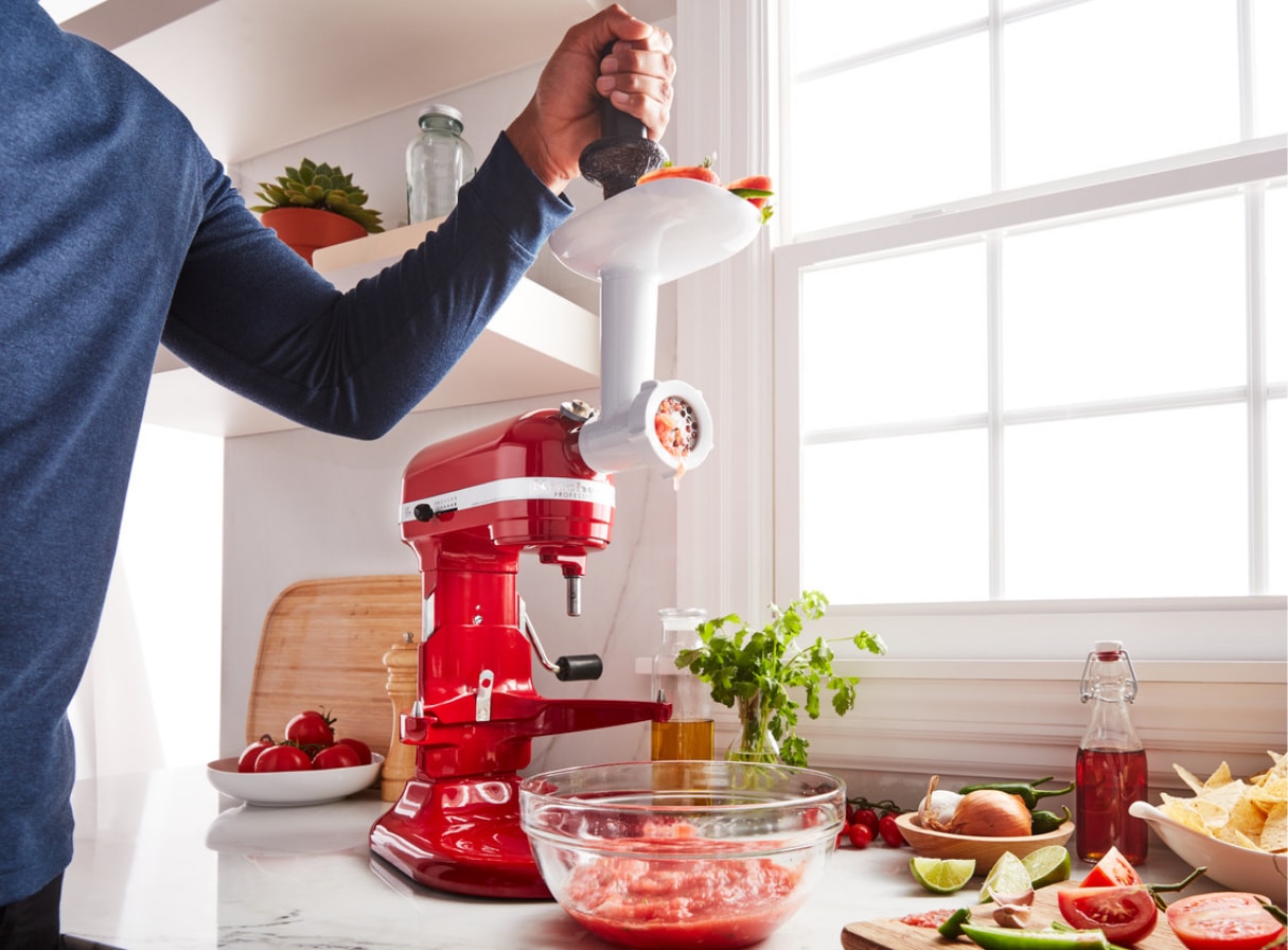 https://www.kitchenaid-mea.com/var/sandwatch/storage/images/mea/ka/product-detail-page-modules/food-grinder-5fga/get-a-quality-grind/8533581-3-fre-BE/Hachez-a-la-perfection.jpg