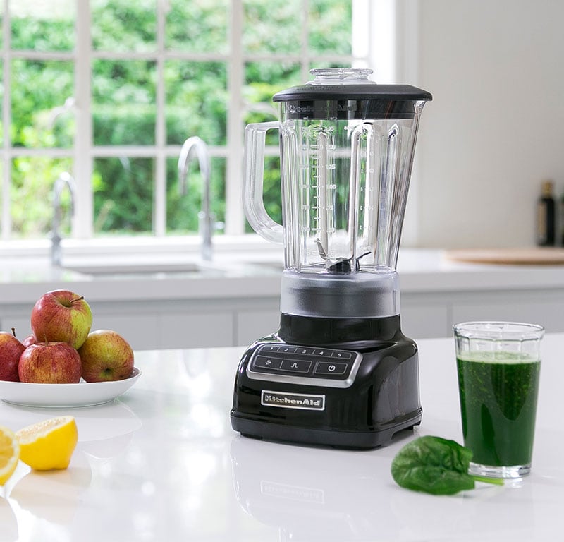 https://www.kitchenaid-mea.com/var/sandwatch/storage/images/product-detail-page-modules/kitchenaid-classic-blender-5ksb1565/meet-the-blender-that-loves-smoothies-as-much-as-you-do/4650524-1-eng-GB/Meet-the-blender-that-loves-smoothies-as-much-as-you-do.jpg